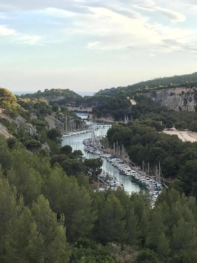 Apartment Large Private Garden, Quiet 2-Bedroom Apartment, Air Conditioning, Wifi, Parking Cassis