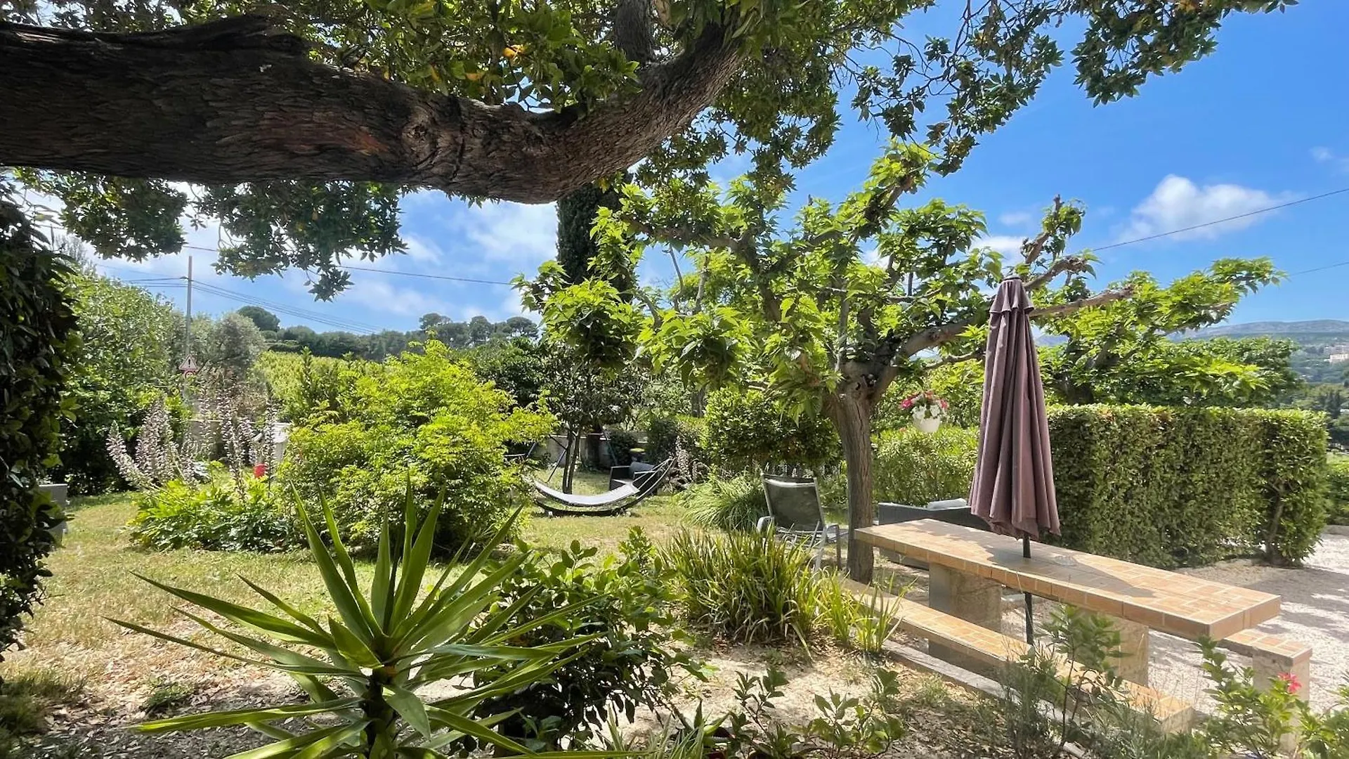 Large Private Garden, Quiet 2-Bedroom Apartment, Air Conditioning, Wifi, Parking Cassis Apartment