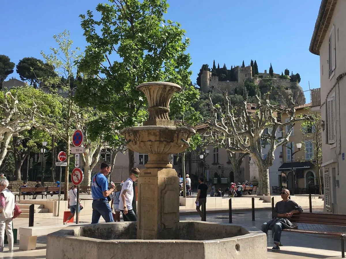 Apartment Large Private Garden, Quiet 2-Bedroom Apartment, Air Conditioning, Wifi, Parking Cassis