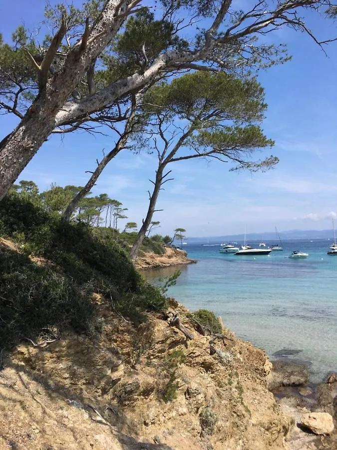 Large Private Garden, Quiet 2-Bedroom Apartment, Air Conditioning, Wifi, Parking Cassis Apartment