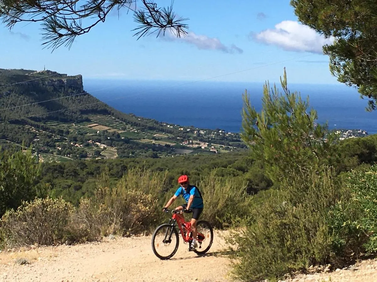 Apartment Large Private Garden, Quiet 2-Bedroom Apartment, Air Conditioning, Wifi, Parking Cassis