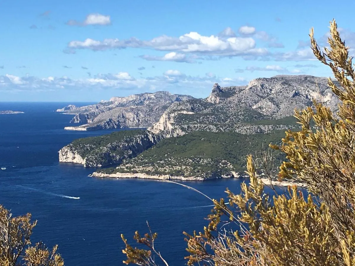 Apartment Large Private Garden, Quiet 2-Bedroom Apartment, Air Conditioning, Wifi, Parking Cassis
