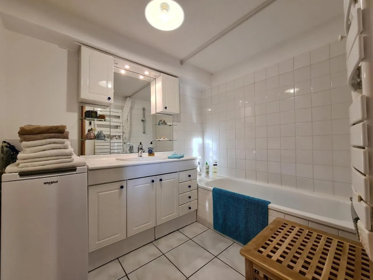 Large Private Garden, Quiet 2-Bedroom Apartment, Air Conditioning, Wifi, Parking Cassis
