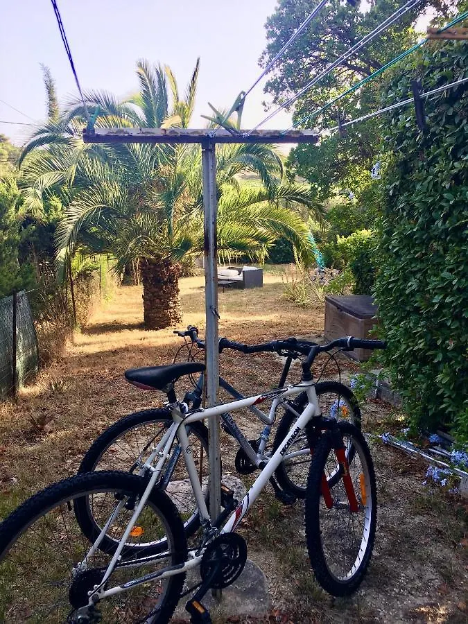 Large Private Garden, Quiet 2-Bedroom Apartment, Air Conditioning, Wifi, Parking Cassis 0*,  France
