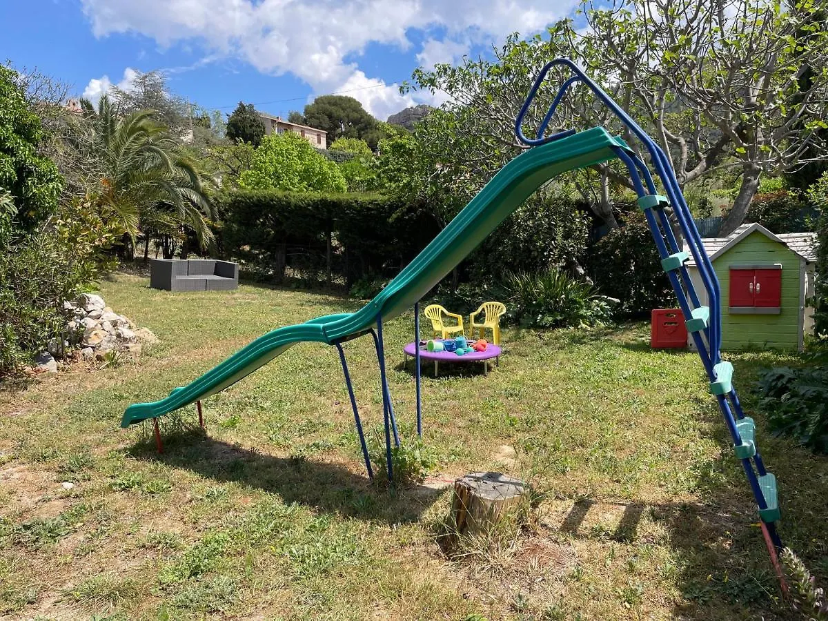 Large Private Garden, Quiet 2-Bedroom Apartment, Air Conditioning, Wifi, Parking Cassis