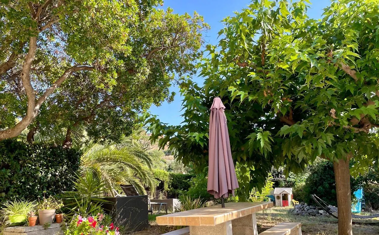 Large Private Garden, Quiet 2-Bedroom Apartment, Air Conditioning, Wifi, Parking Cassis Apartment