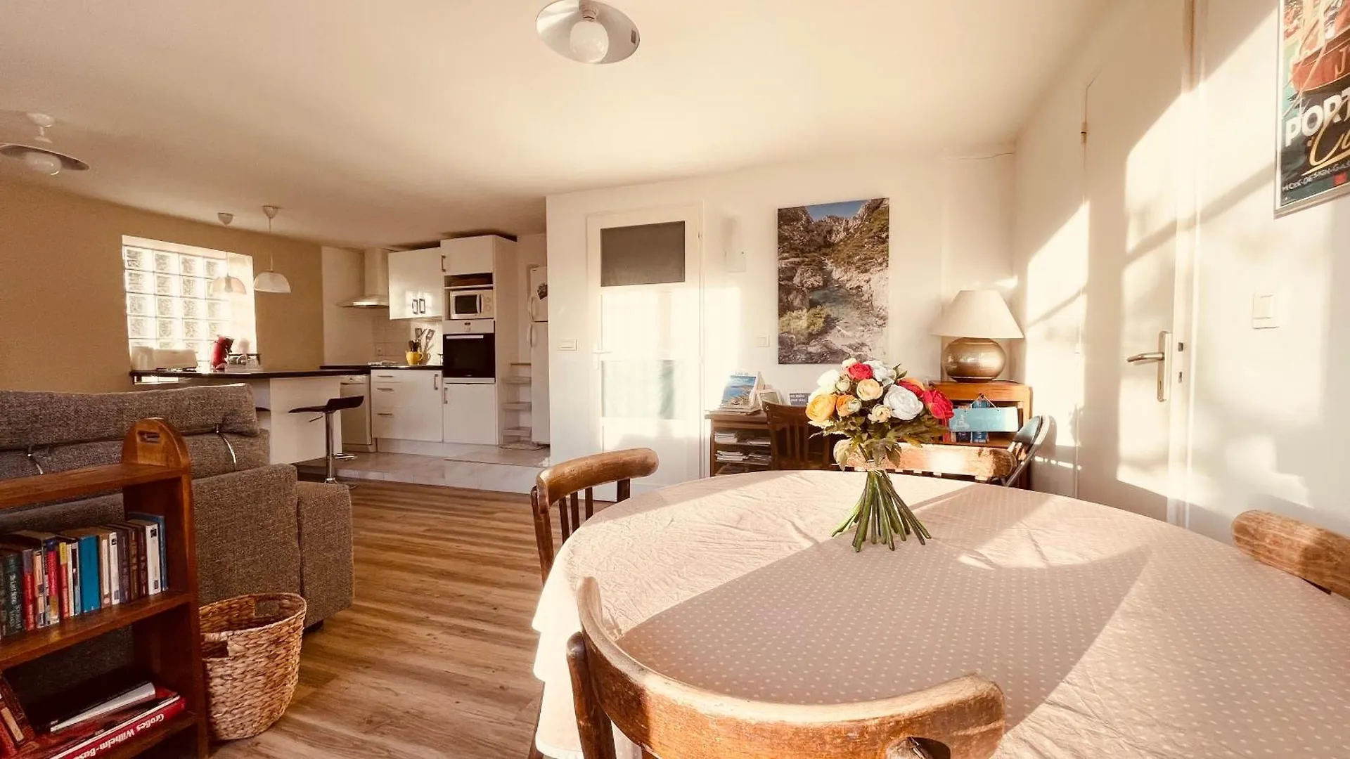 Large Private Garden, Quiet 2-Bedroom Apartment, Air Conditioning, Wifi, Parking Cassis