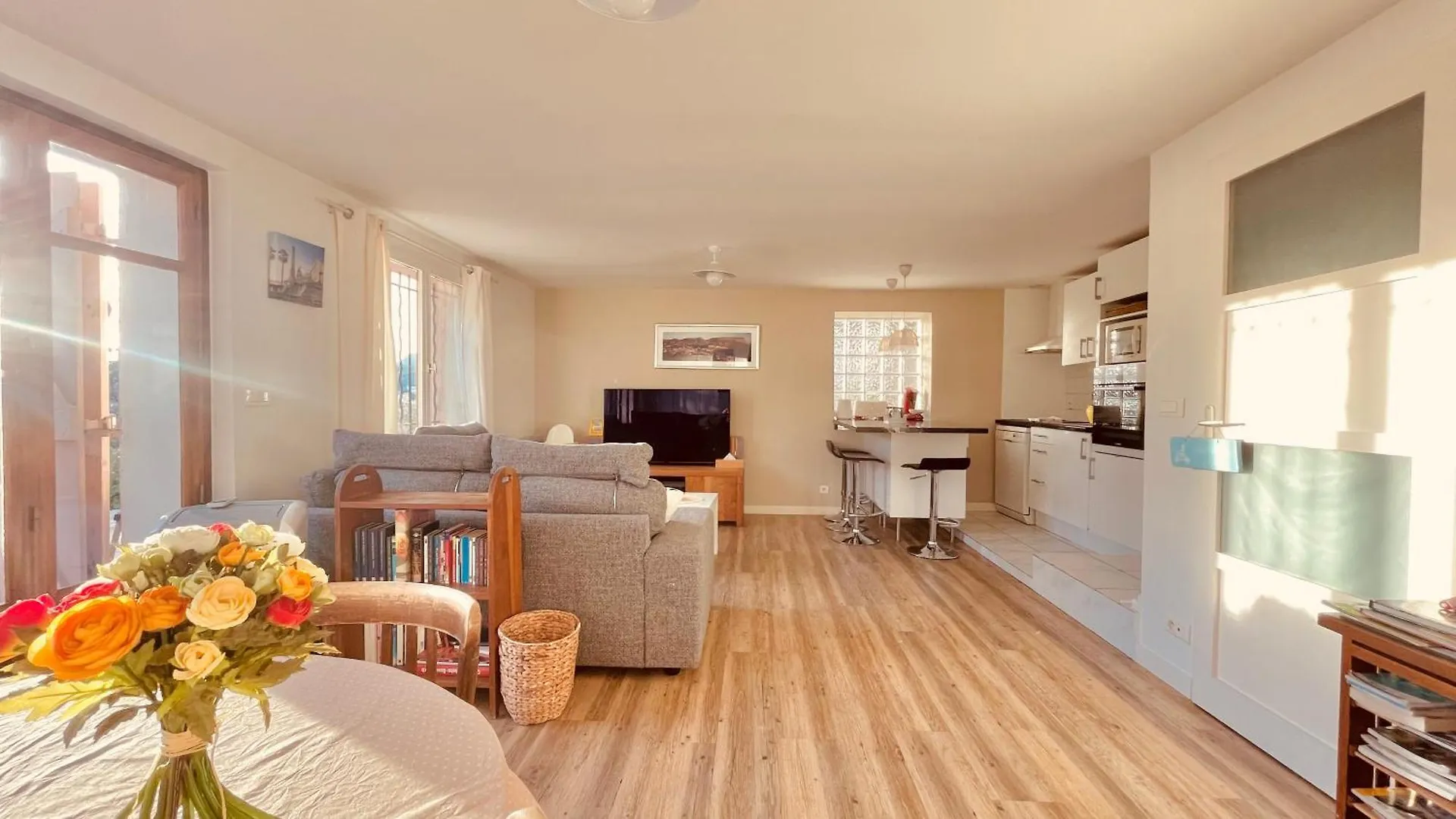 Apartment Large Private Garden, Quiet 2-Bedroom Apartment, Air Conditioning, Wifi, Parking Cassis