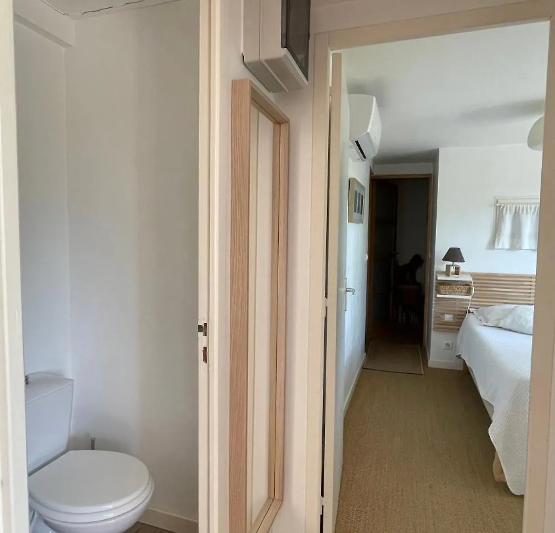 Large Private Garden, Quiet 2-Bedroom Apartment, Air Conditioning, Wifi, Parking Cassis