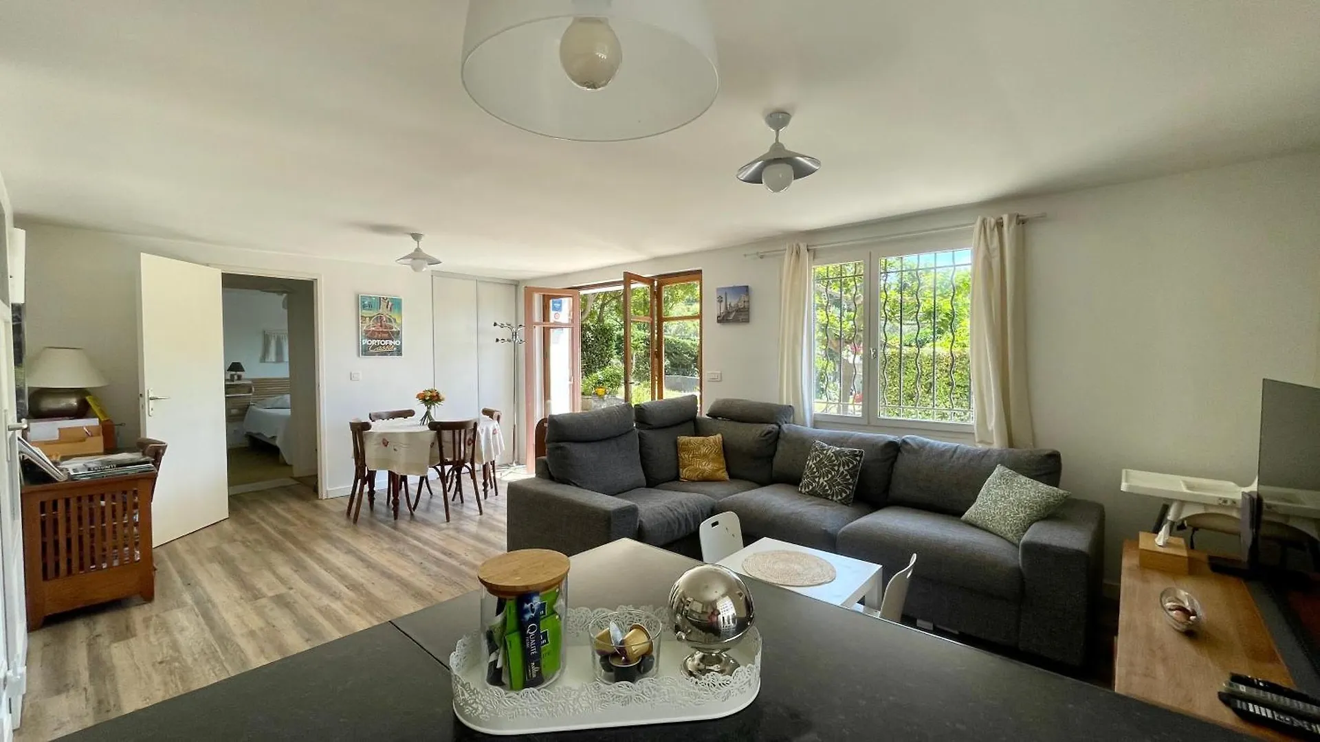 Large Private Garden, Quiet 2-Bedroom Apartment, Air Conditioning, Wifi, Parking Cassis