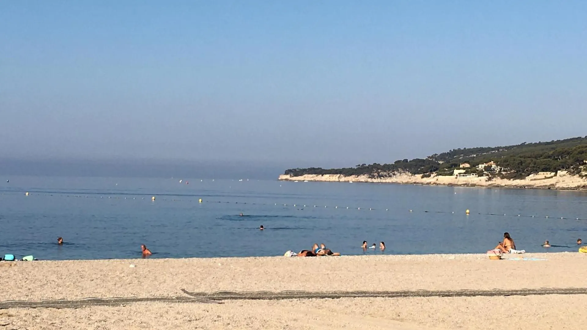 Apartment Large Private Garden, Quiet 2-Bedroom Apartment, Air Conditioning, Wifi, Parking Cassis