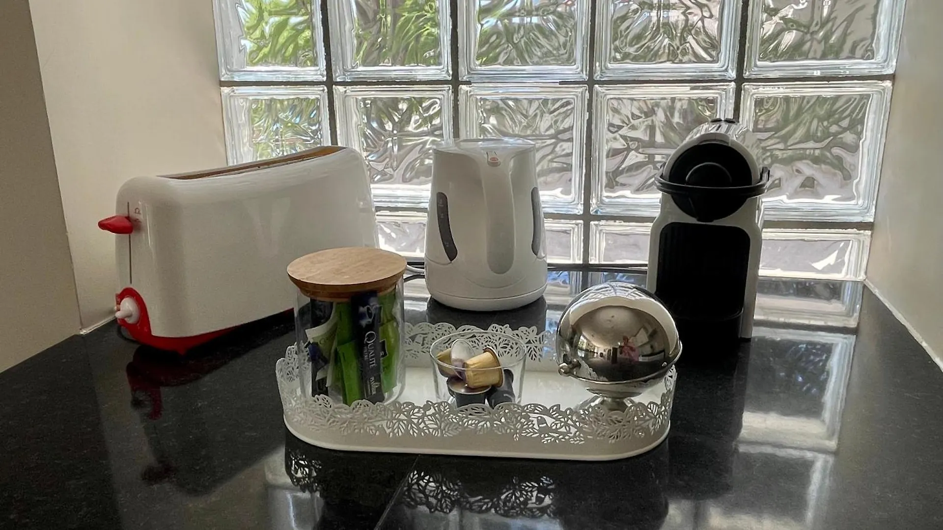 Large Private Garden, Quiet 2-Bedroom Apartment, Air Conditioning, Wifi, Parking Cassis Apartment
