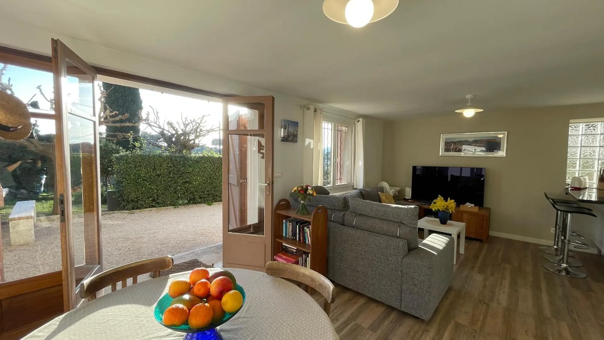 Apartment Large Private Garden, Quiet 2-Bedroom Apartment, Air Conditioning, Wifi, Parking Cassis