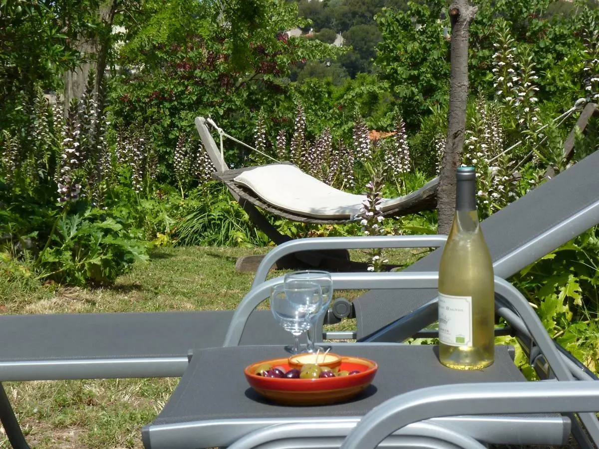 Large Private Garden, Quiet 2-Bedroom Apartment, Air Conditioning, Wifi, Parking Cassis