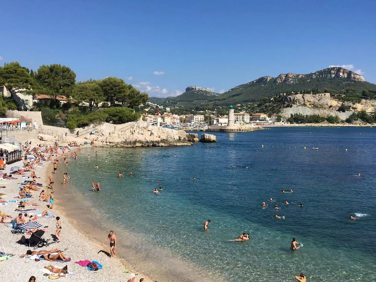 Apartment Large Private Garden, Quiet 2-Bedroom Apartment, Air Conditioning, Wifi, Parking Cassis